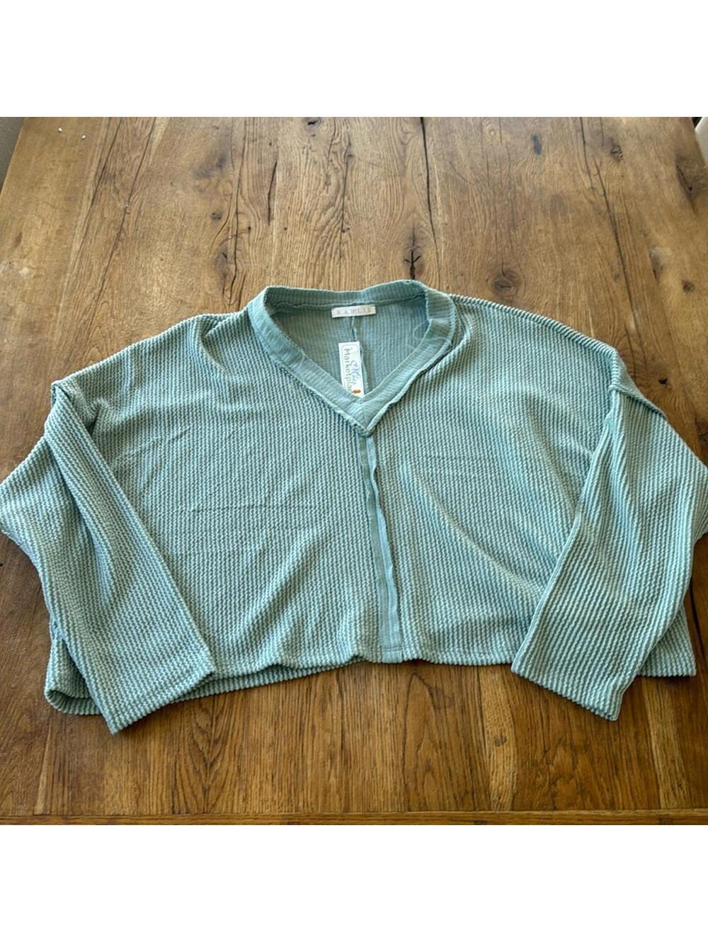 KARLIE Seafoam Gray Green Waffle Knit V-Neck sweater Small